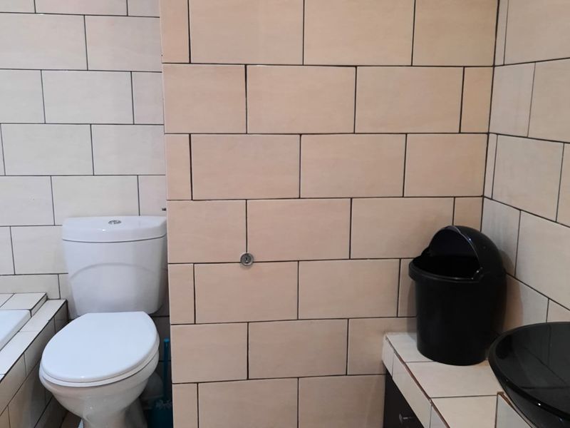 2  bedroom apartment for sale in Braamfontein - Photo 7