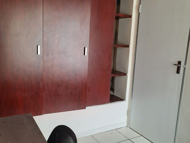 2  bedroom apartment for sale in Braamfontein - Photo 6