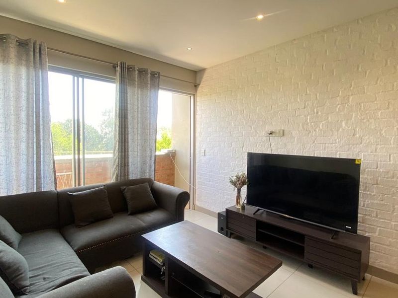 Stunning 2-bedroom apartment for sale in Nieuw Muckleneuk– modern living in a prime location - Photo 4