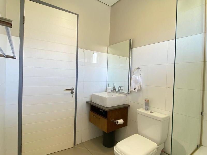 Stunning 2-bedroom apartment for sale in Nieuw Muckleneuk– modern living in a prime location - Photo 7