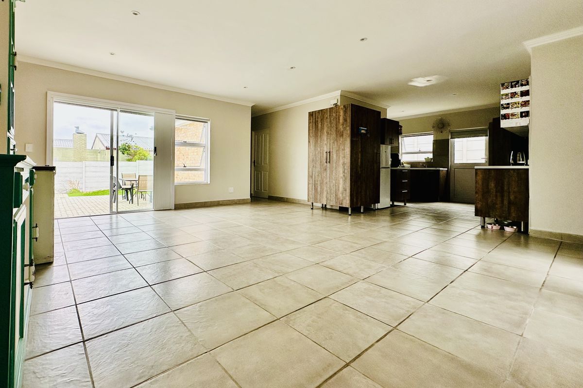 LOW MAINTENANCE NEW HOLIDAY HOME - Photo 5