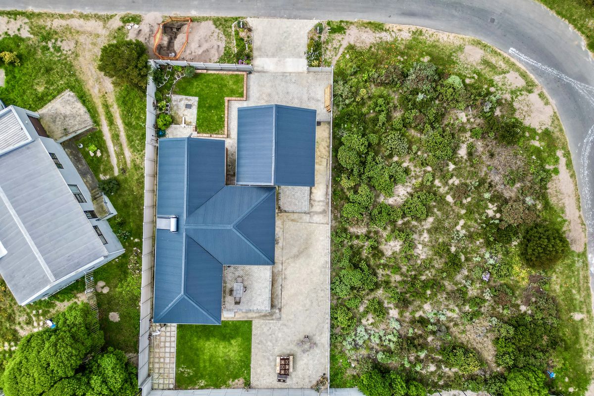 LOW MAINTENANCE NEW HOLIDAY HOME - Photo 3