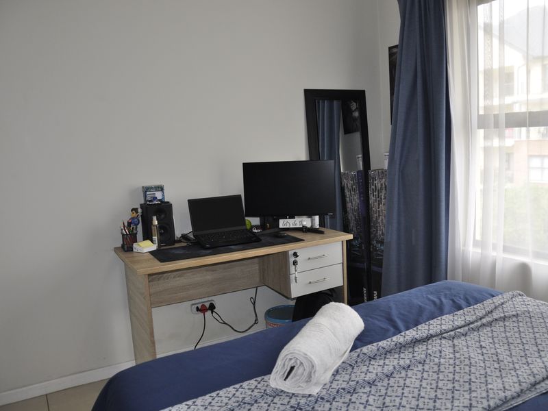 Modern Top-Floor Elegance with Breathtaking Sunset Views – Kyalami Hills Lifestyle Complex - Photo 8