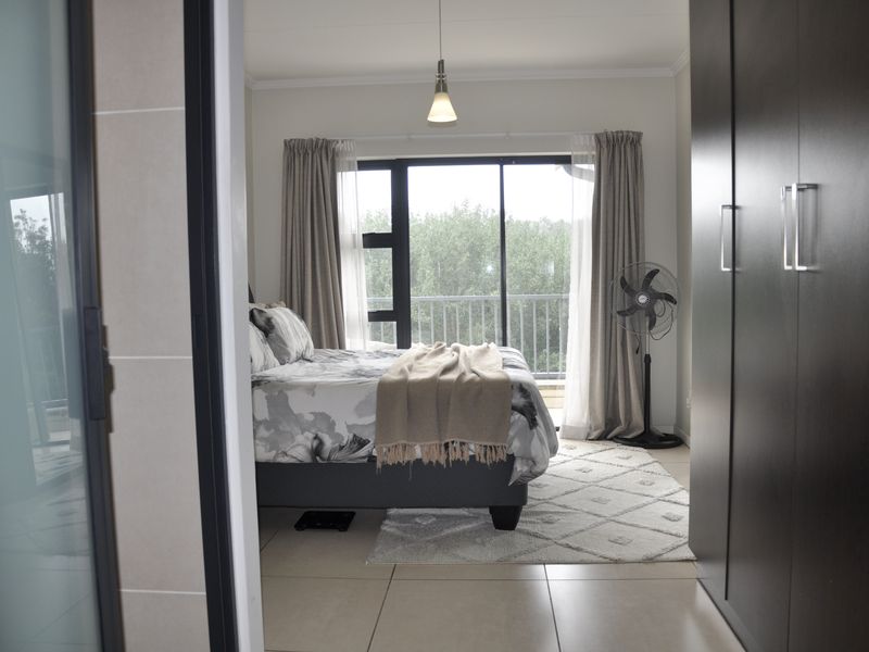 Modern Top-Floor Elegance with Breathtaking Sunset Views – Kyalami Hills Lifestyle Complex - Photo 10
