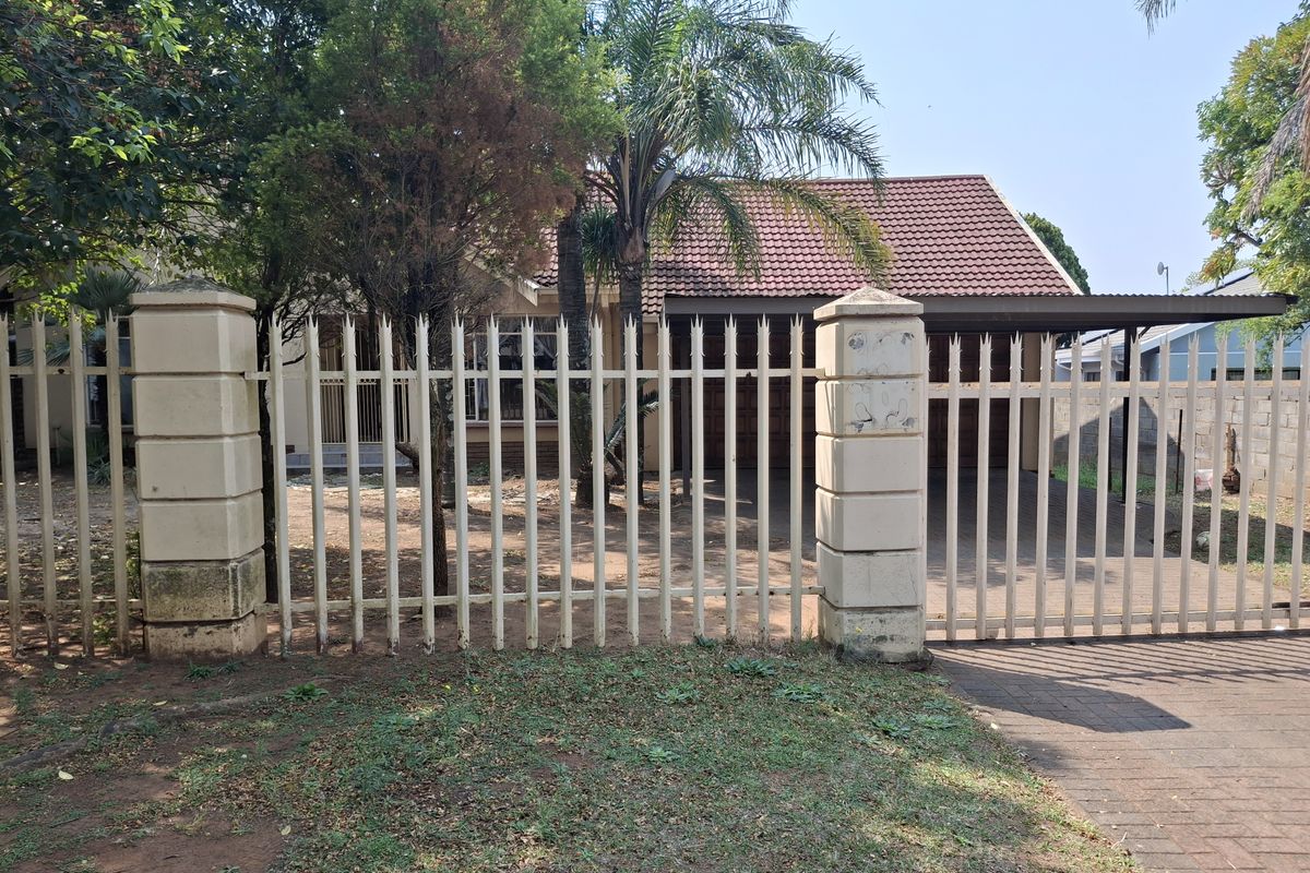 Spacious 4/5 Bedroom house in Pioneer Park - Photo 2