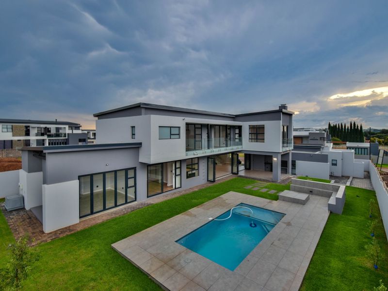 Modern 5-Bedroom Double-Storey Home in Midstream Heights with Boma & Pool - Photo 6