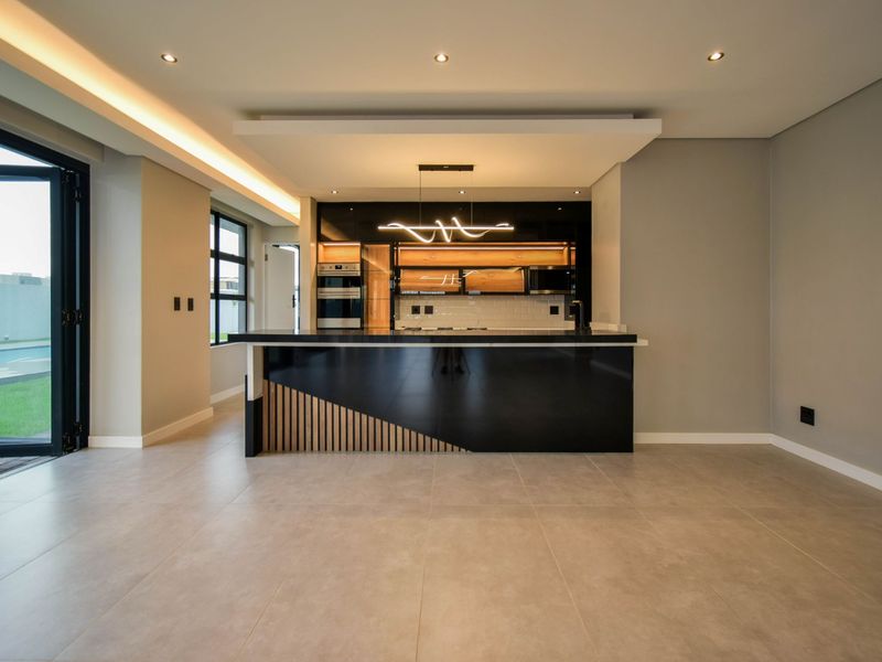 Modern 5-Bedroom Double-Storey Home in Midstream Heights with Boma & Pool - Photo 9