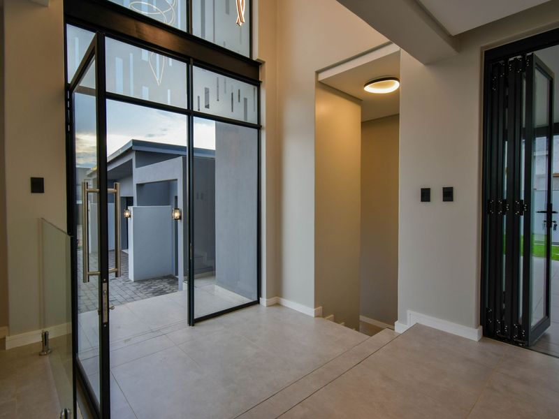 Modern 5-Bedroom Double-Storey Home in Midstream Heights with Boma & Pool - Photo 8