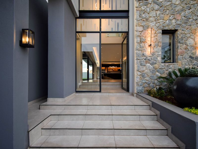 Modern 5-Bedroom Double-Storey Home in Midstream Heights with Boma & Pool - Photo 7