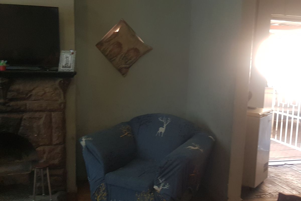 Great Potential, Needs Some TLC! - Photo 4