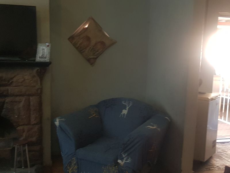 Great Potential, Needs Some TLC! - Photo 4