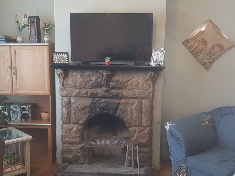 Great Potential, Needs Some TLC! - Photo 2