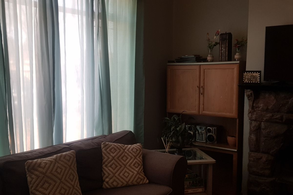 Great Potential, Needs Some TLC! - Photo 3