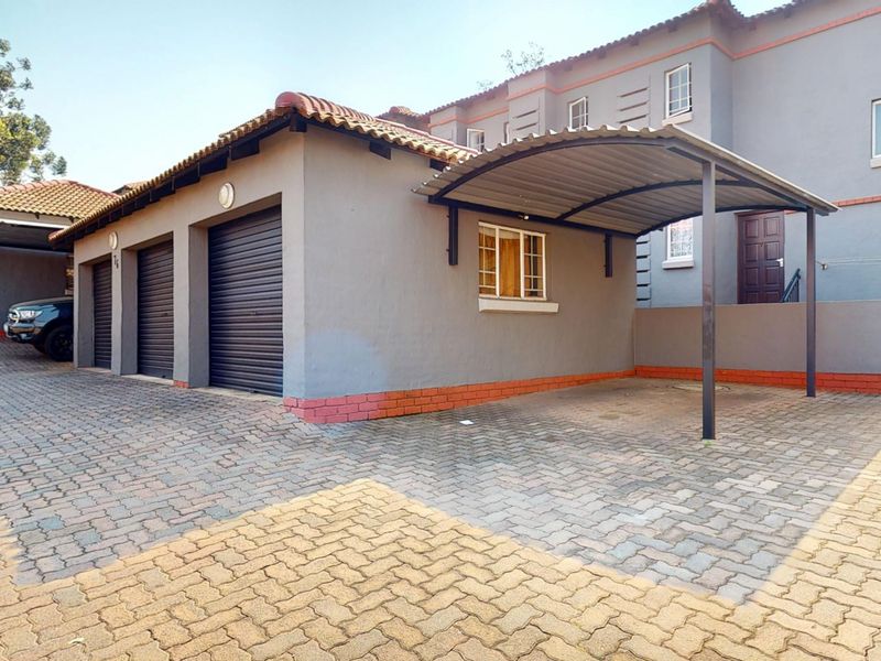 Modern Living in the Heart of Stone Arch - Village 1 - Photo 3