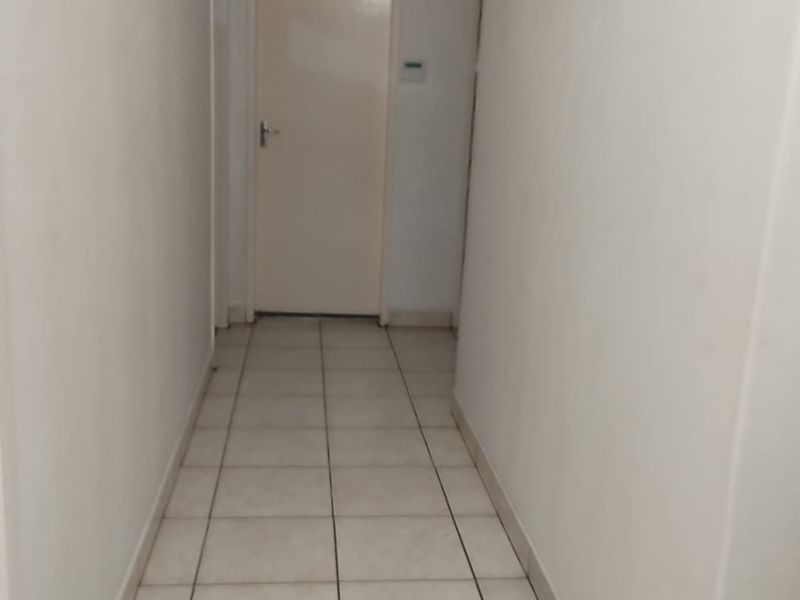 Lovely 3-Bedroom Family Home with Pool in Peaceful Suburb - Photo 9