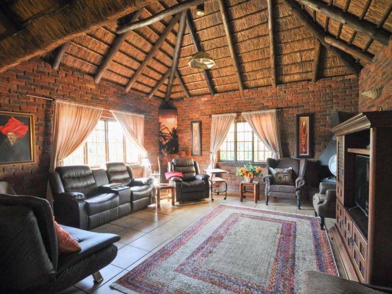 Countryside Estate with Exceptional Rental Income Potential - Photo 4