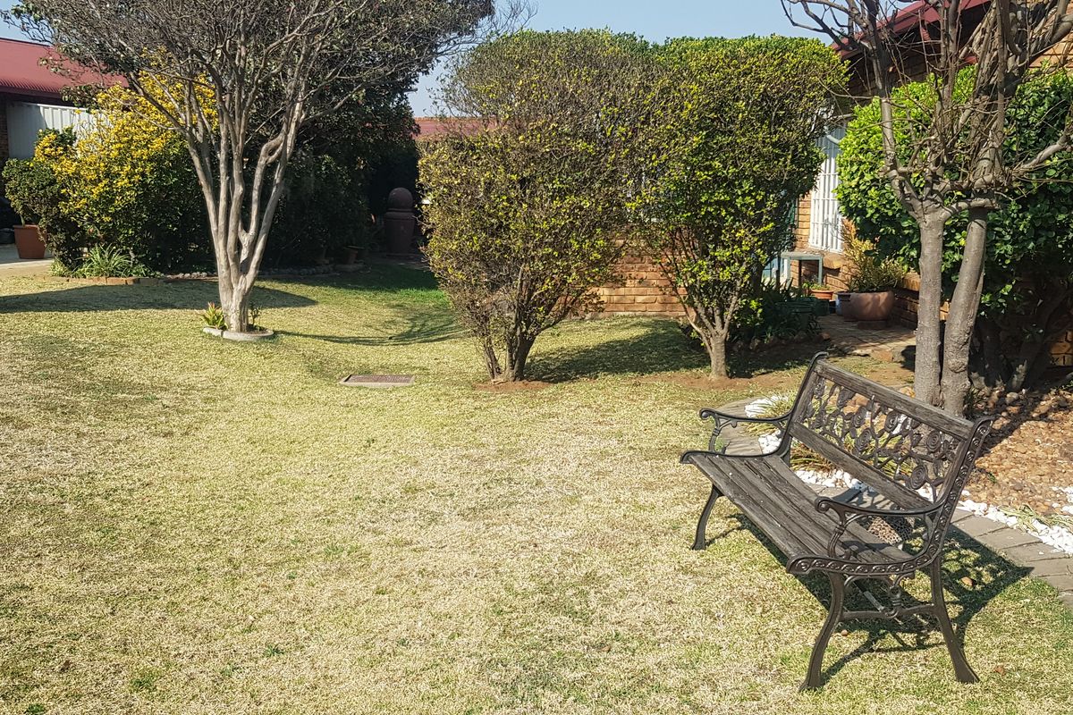 2-Bedroom, 2-Bathroom Unit in Secure Retirement Village - Photo 4