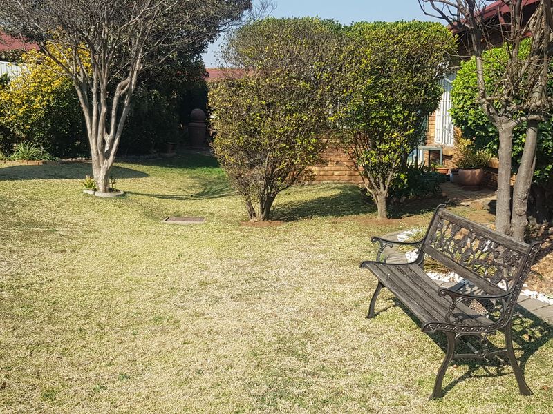 2-Bedroom, 2-Bathroom Unit in Secure Retirement Village - Photo 4