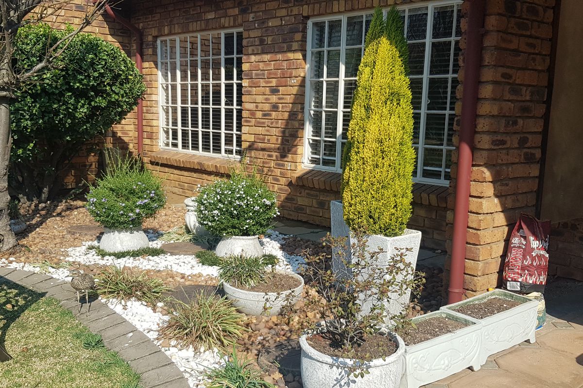 2-Bedroom, 2-Bathroom Unit in Secure Retirement Village - Photo 3