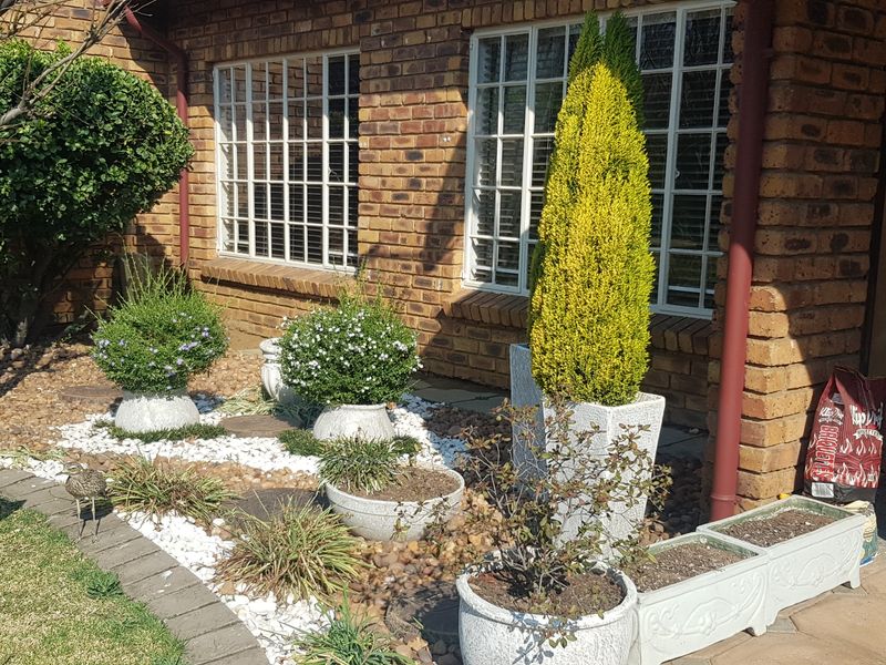 2-Bedroom, 2-Bathroom Unit in Secure Retirement Village - Photo 3