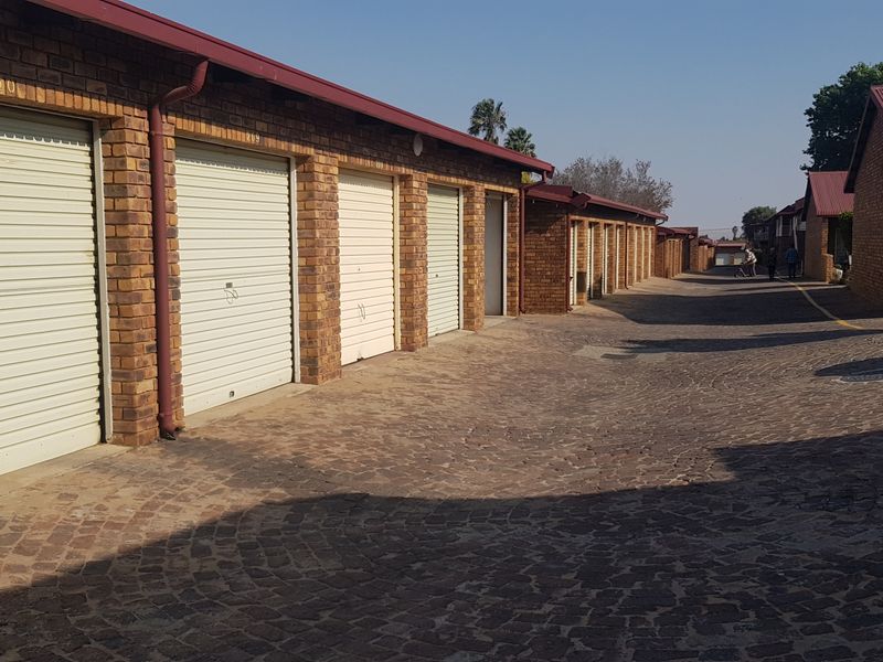 2-Bedroom, 2-Bathroom Unit in Secure Retirement Village - Photo 8