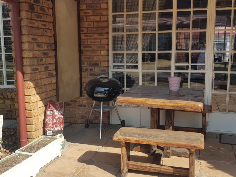 2-Bedroom, 2-Bathroom Unit in Secure Retirement Village - Photo 2