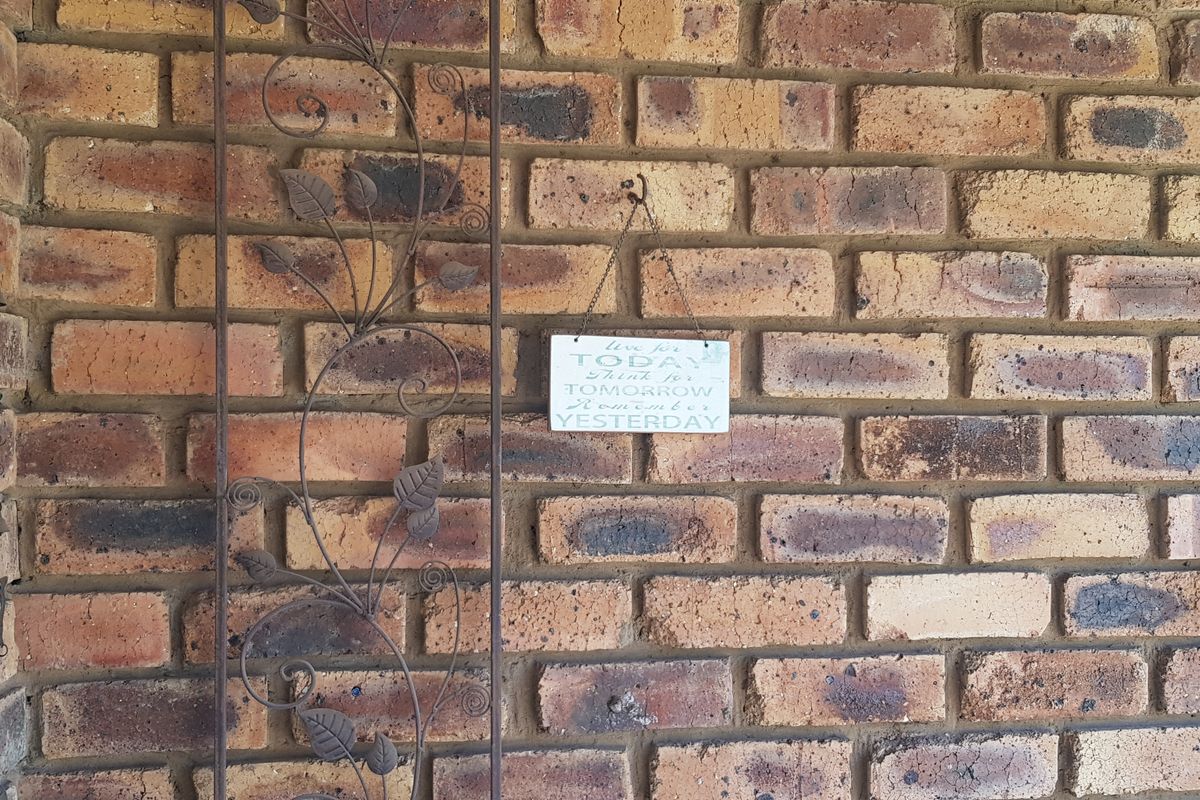 2-Bedroom, 2-Bathroom Unit in Secure Retirement Village - Photo 5