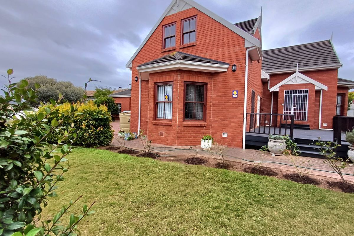 Unique double-story for sale in Vanes Estate - Photo 3