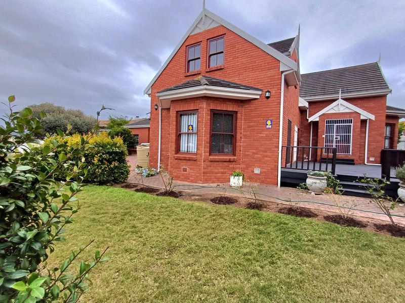 Unique double-story for sale in Vanes Estate - Photo 3