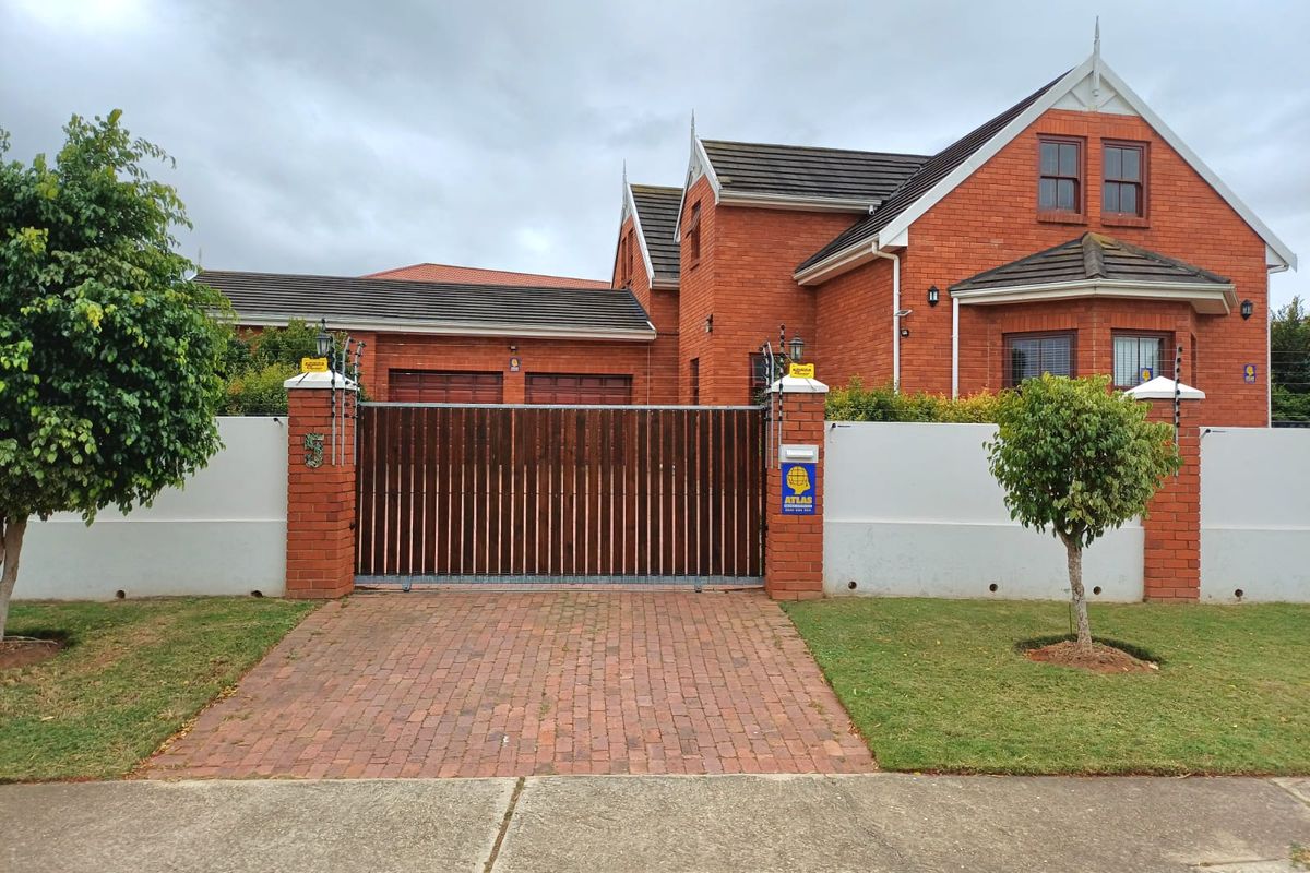 Unique double-story for sale in Vanes Estate - Photo 2