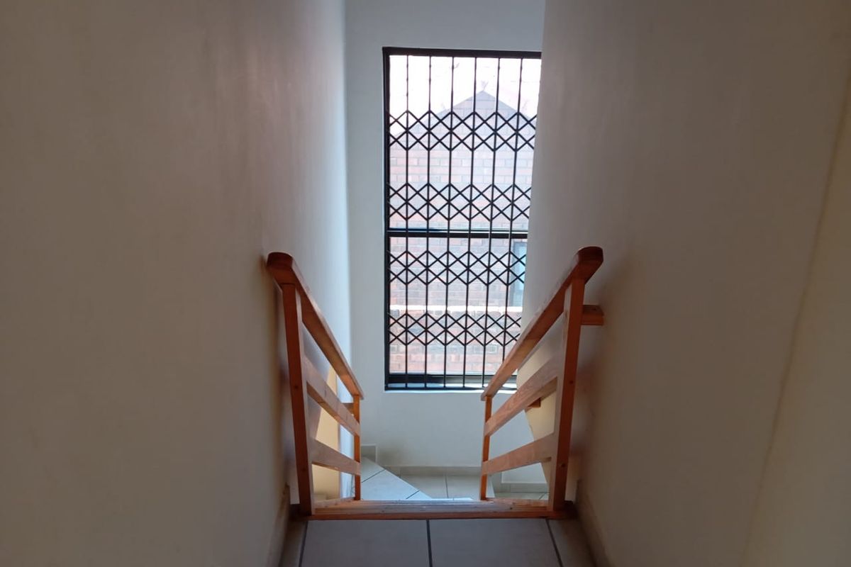 SECURE, SPACIOUS AND STYLISH-3 BBEDROOM DESIGNED FOR YOU - Photo 5