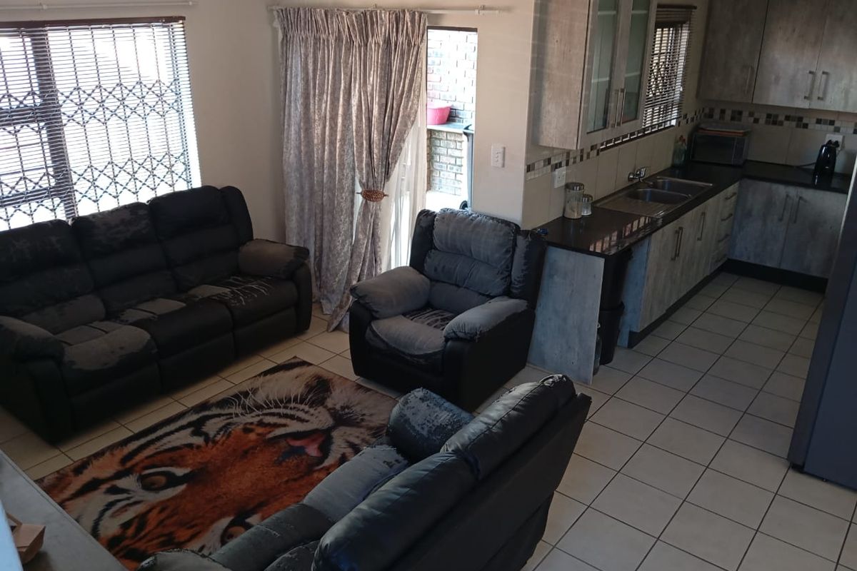 SECURE, SPACIOUS AND STYLISH-3 BBEDROOM DESIGNED FOR YOU - Photo 4