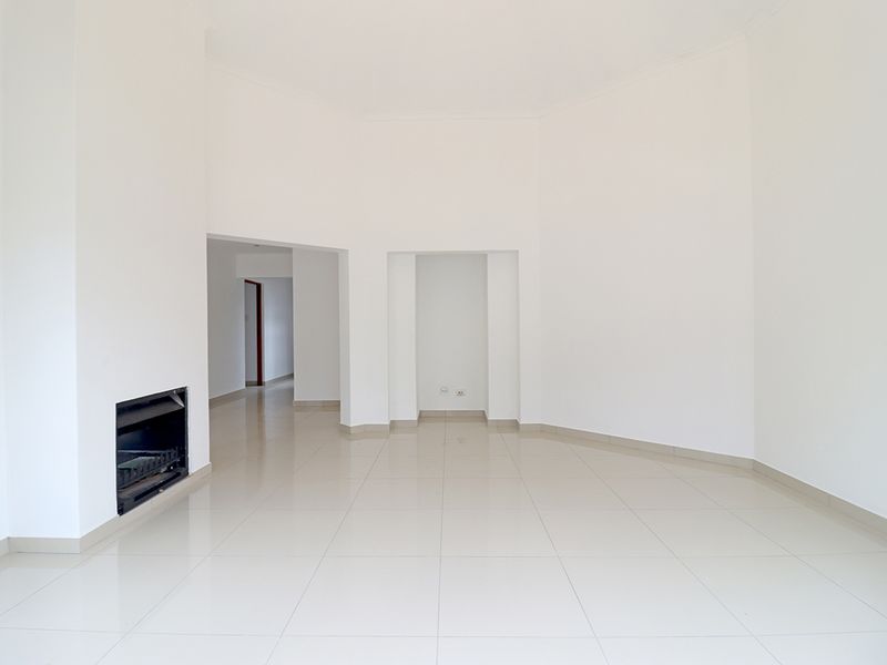 Charming Single-Storey Home in a Sought-After Secure Estate - Photo 10