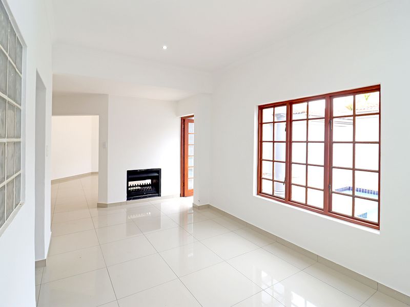 Charming Single-Storey Home in a Sought-After Secure Estate - Photo 9