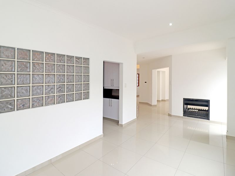 Charming Single-Storey Home in a Sought-After Secure Estate - Photo 8