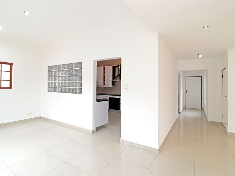 Charming Single-Storey Home in a Sought-After Secure Estate - Photo 7