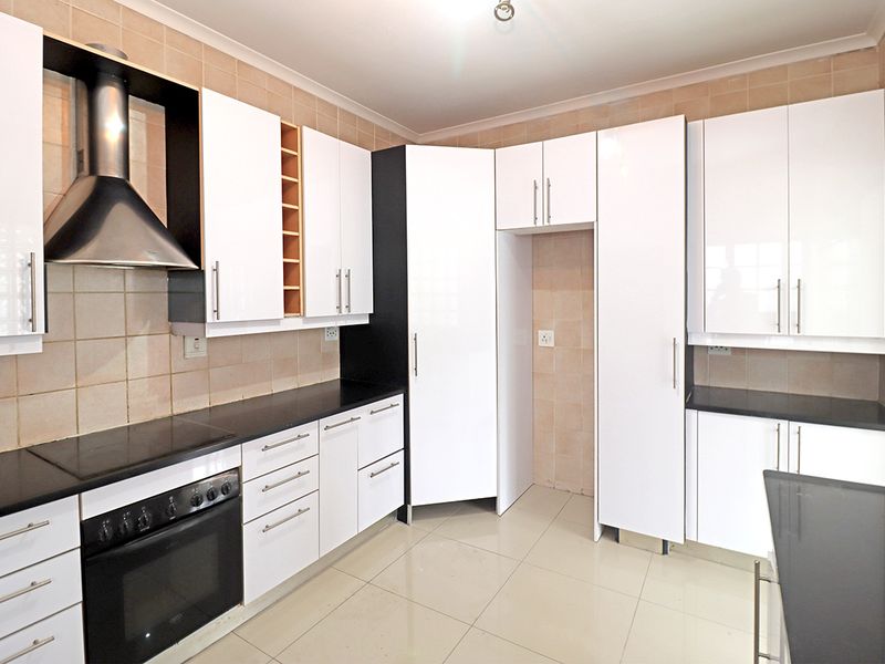 Charming Single-Storey Home in a Sought-After Secure Estate - Photo 3