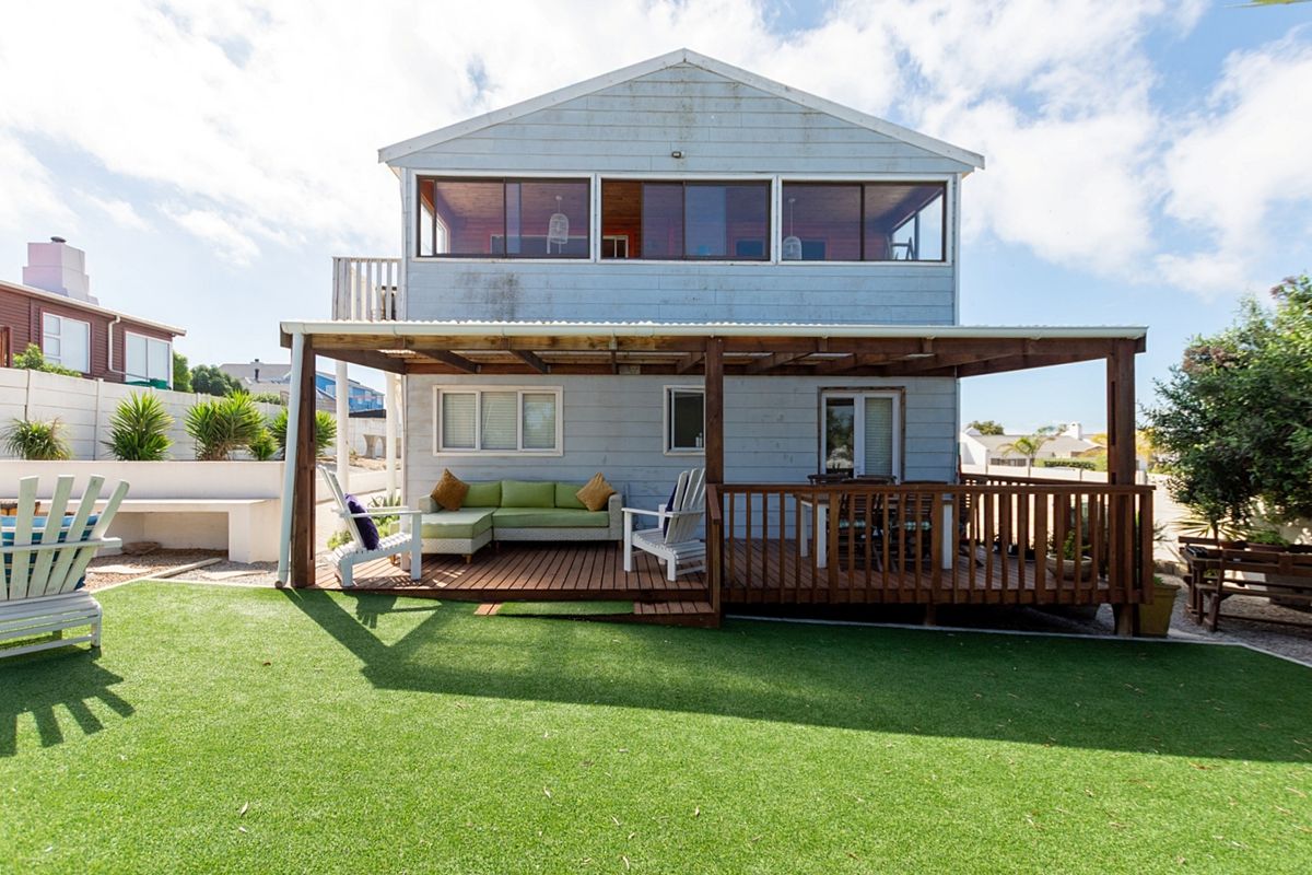 Beautiful Family Home with Unique Features – Walking Distance to the Beach - Photo 4