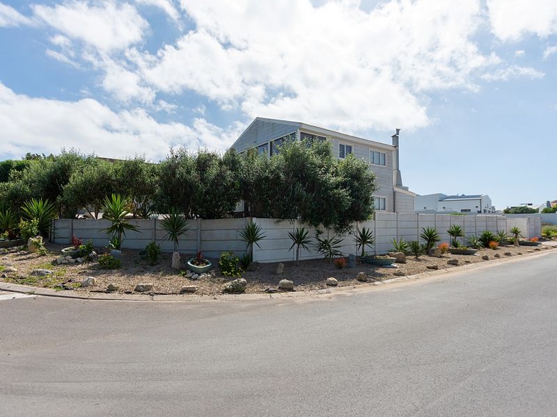 Beautiful Family Home with Unique Features – Walking Distance to the Beach - Photo 6