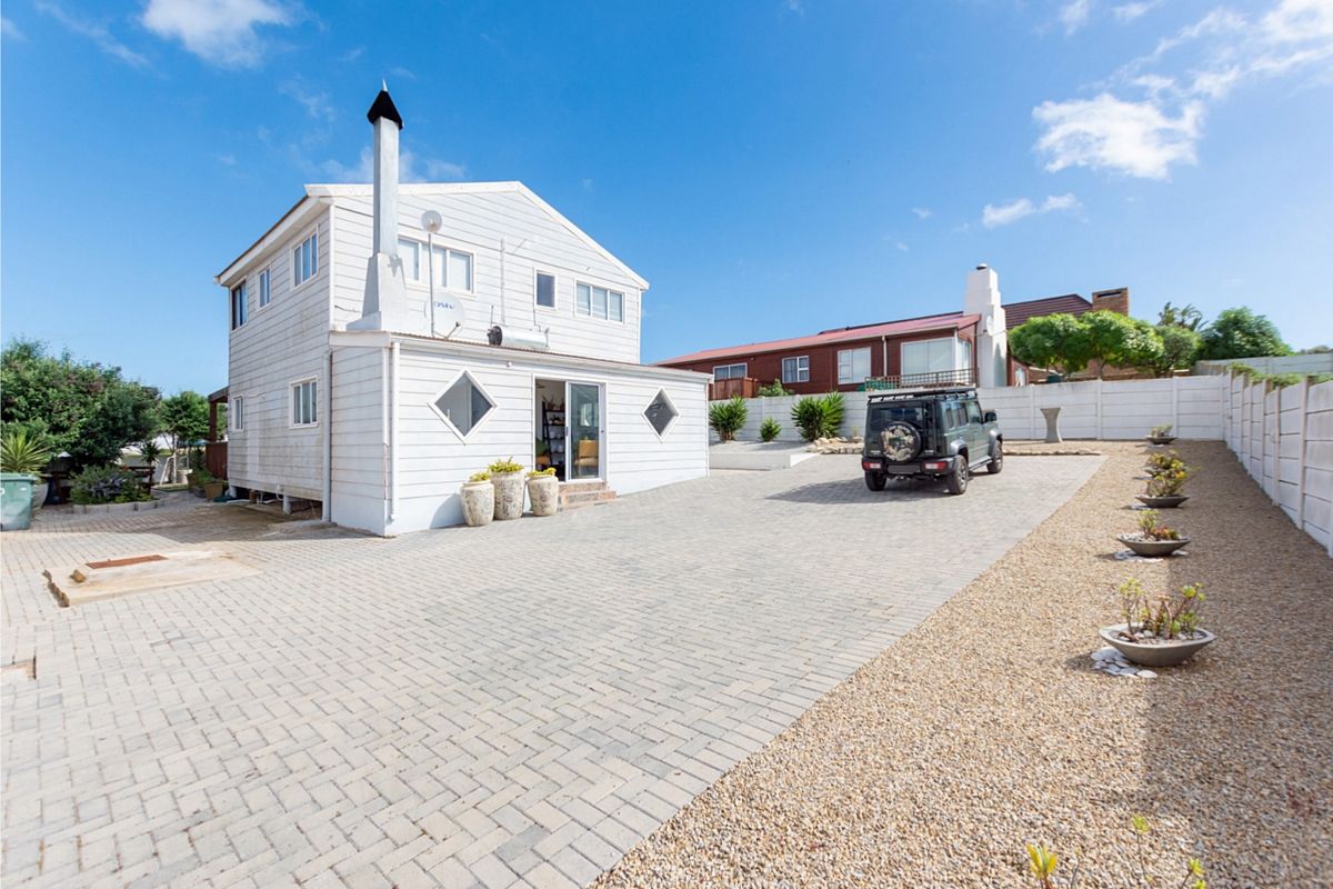 Beautiful Family Home with Unique Features – Walking Distance to the Beach - Photo 3