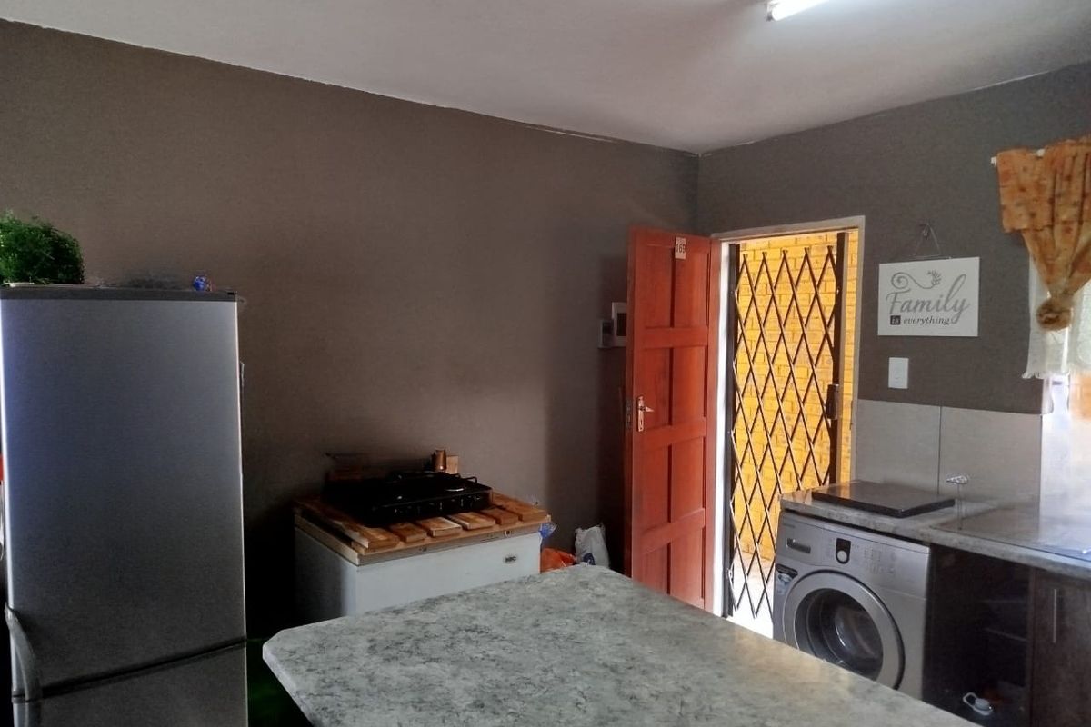 Ground-Floor Corner Unit – 3 Bedrooms, 2 Bathrooms in Witfield Ridge - Photo 2