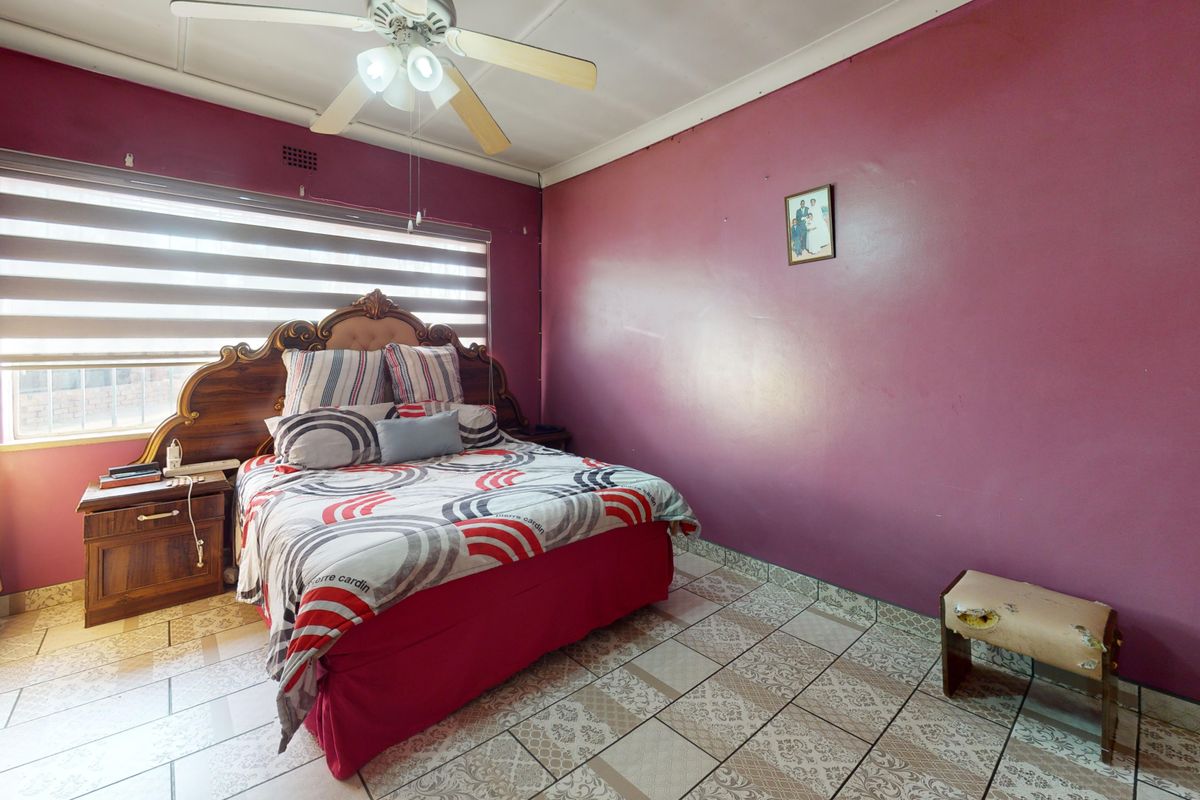 Warm & Welcoming 4-Bedroom Family Home with Entertainment Area and Endless Potential - Photo 5