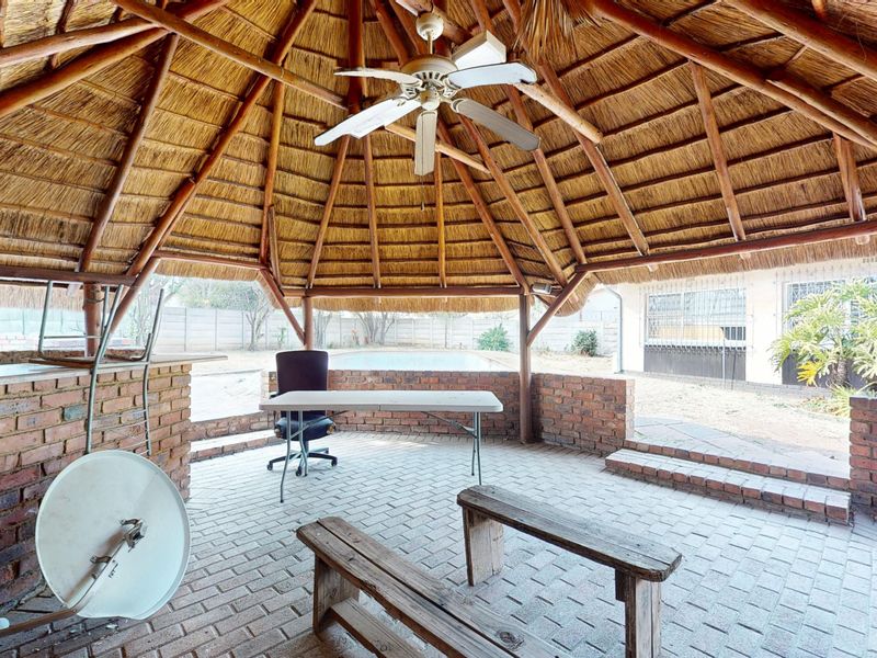 Warm & Welcoming 4-Bedroom Family Home with Entertainment Area and Endless Potential - Photo 3