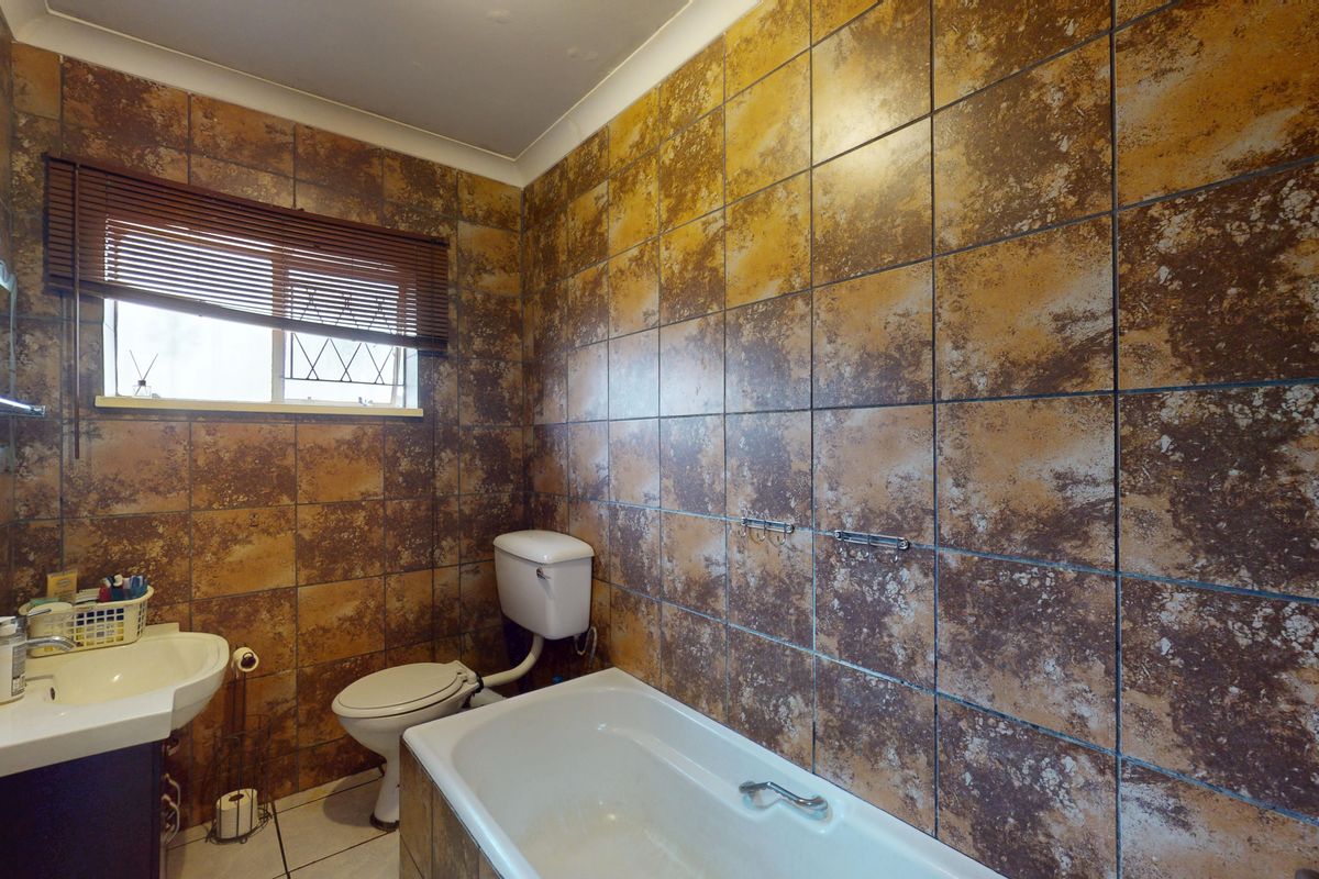 Warm & Welcoming 4-Bedroom Family Home with Entertainment Area and Endless Potential - Photo 4