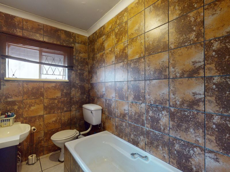 Warm & Welcoming 4-Bedroom Family Home with Entertainment Area and Endless Potential - Photo 4