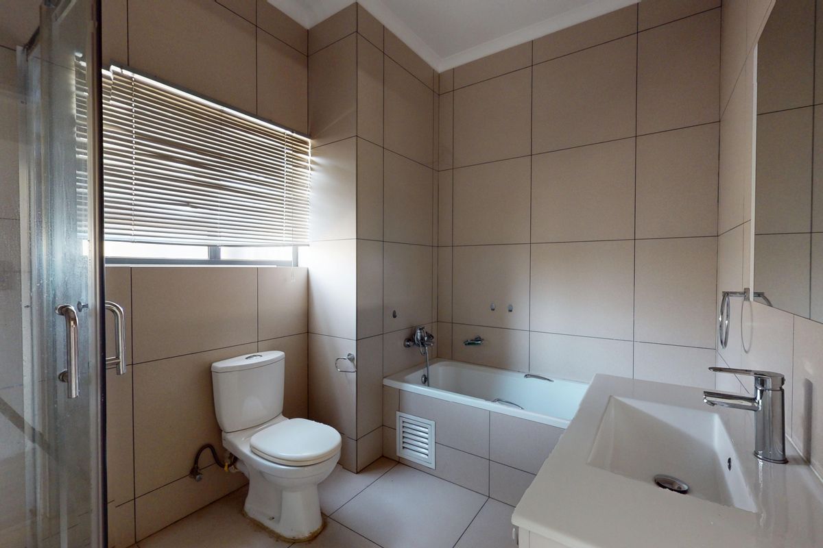 Ground-Floor 3-Bedroom Apartment with Private Garden – Largest Unit in the Estate! - Photo 5