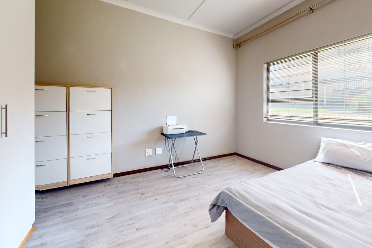 Ground-Floor 3-Bedroom Apartment with Private Garden – Largest Unit in the Estate! - Photo 3