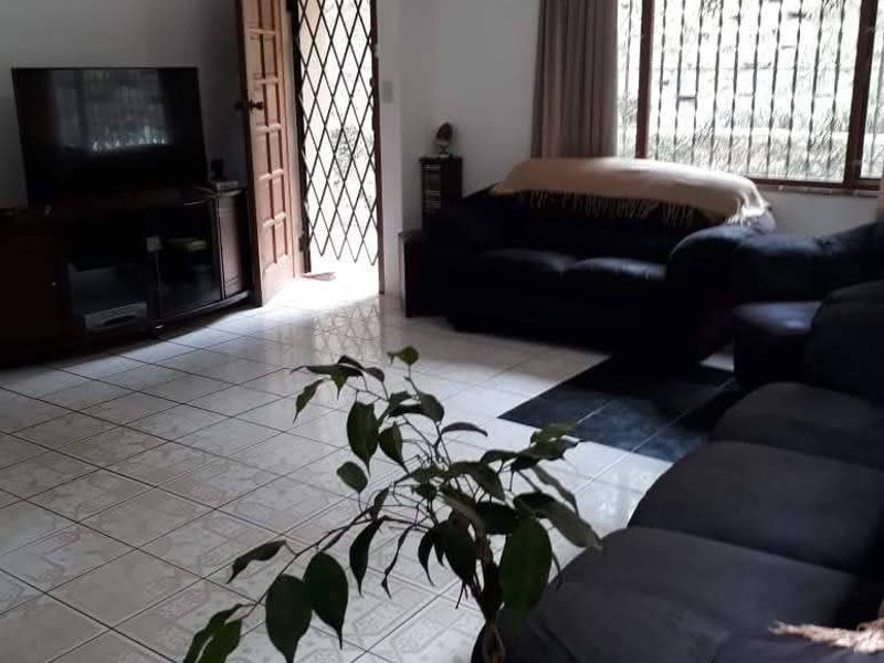 3 Bedroom Spacious Family Home - Photo 7