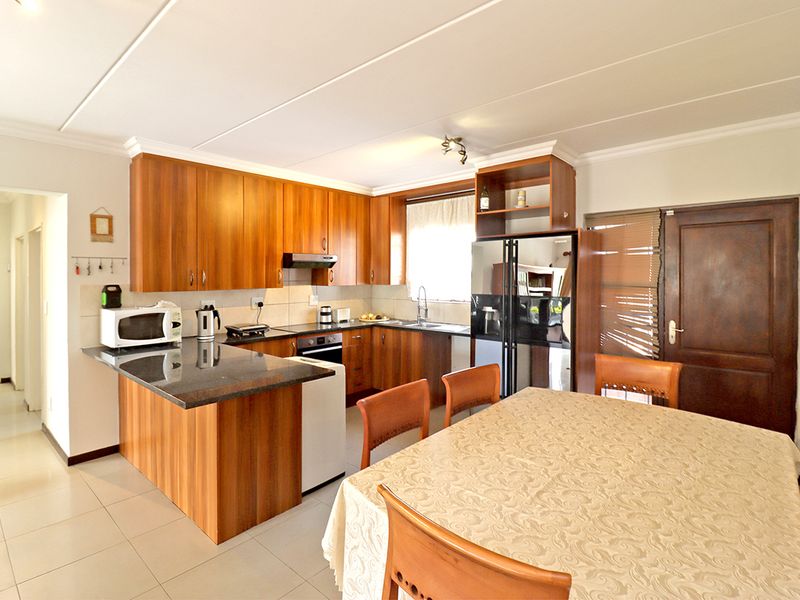 Hidden Gem with a Large Garden – 3 Bedroom Ground Floor Apartment in Barbeque Downs - Photo 7