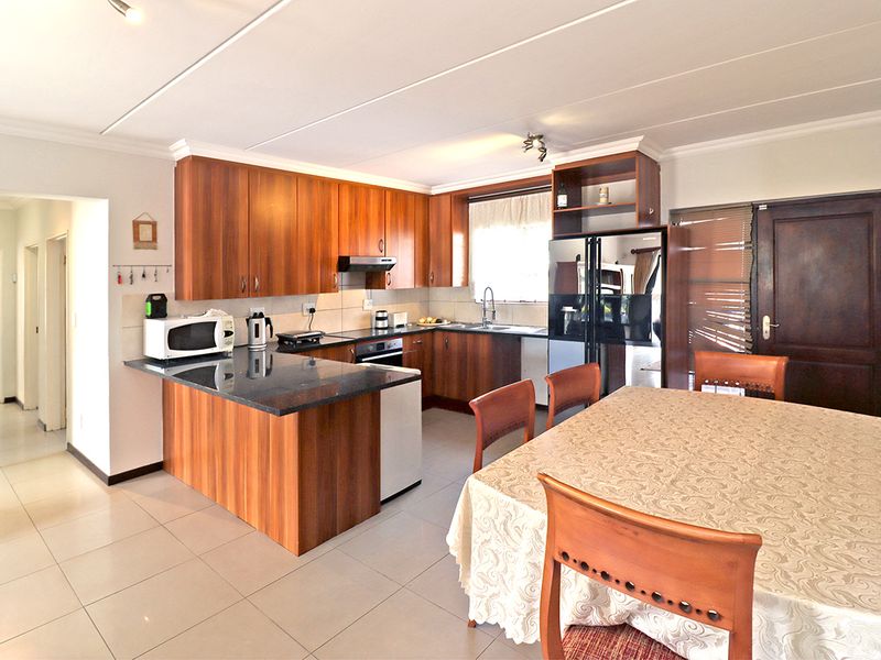 Hidden Gem with a Large Garden – 3 Bedroom Ground Floor Apartment in Barbeque Downs - Photo 6